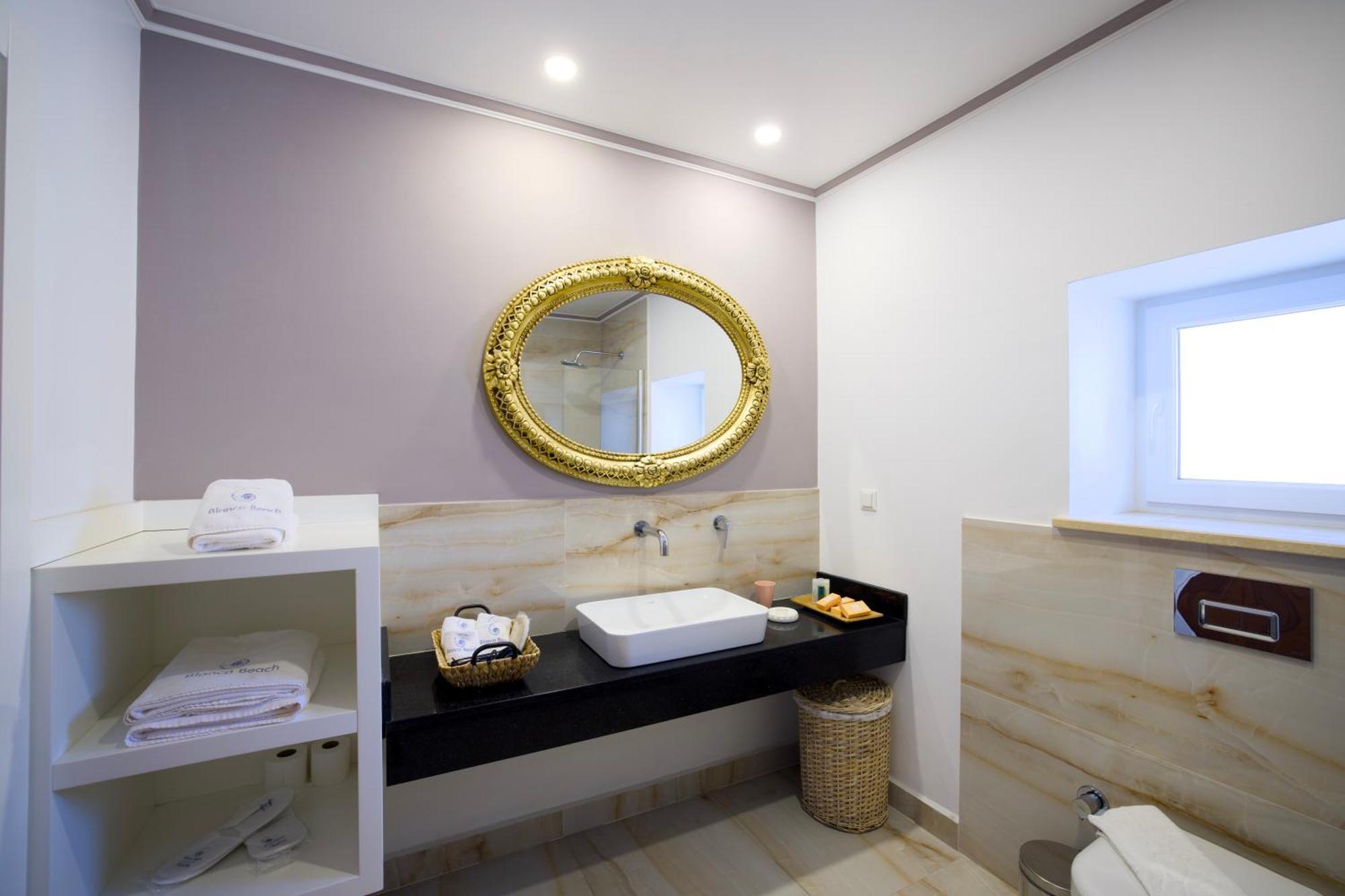 Blanca Beach Hotel คาช ภายนอก รูปภาพ